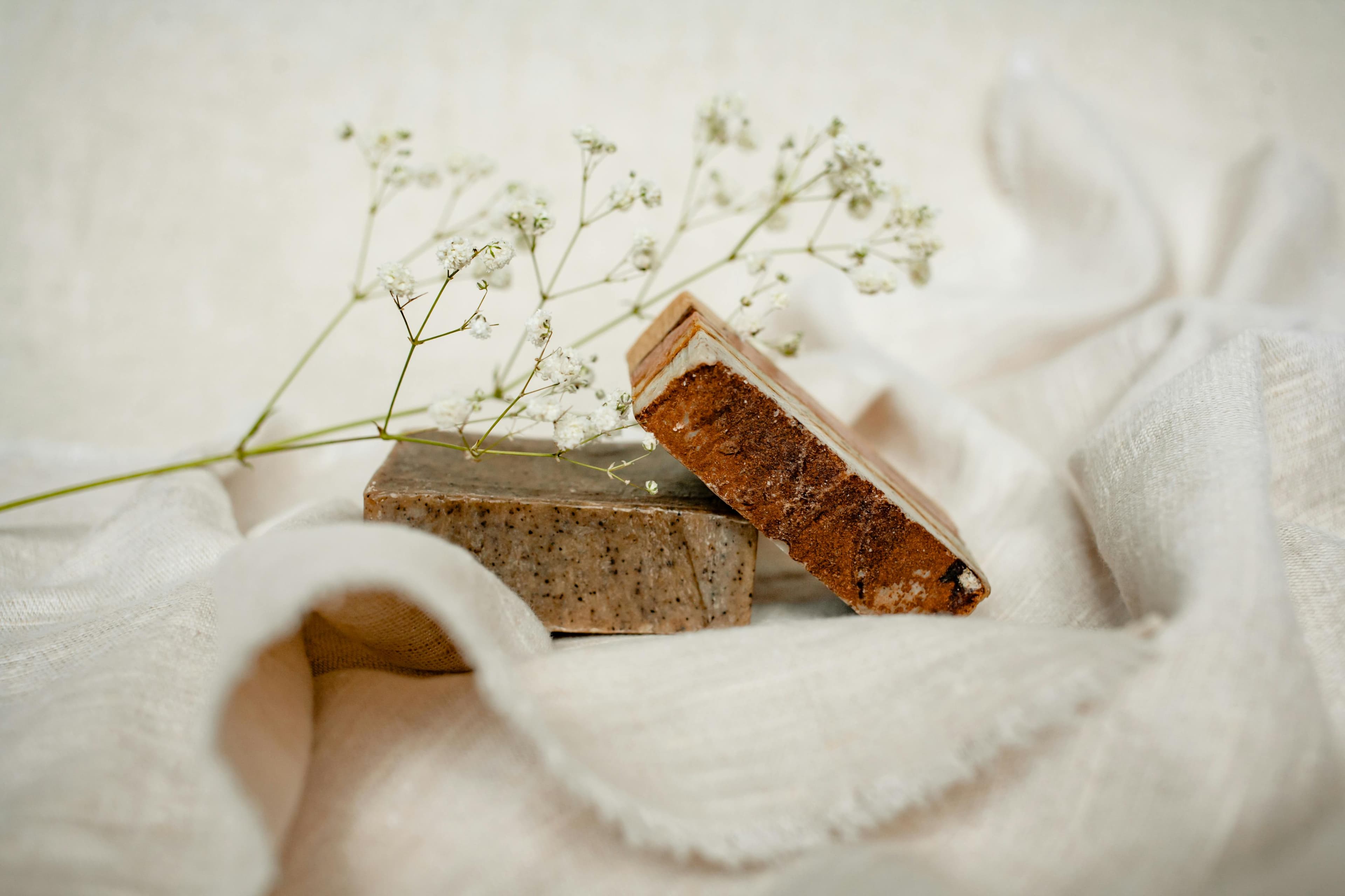 Essential Oil Spa for Sleep Improvement: Nighttime Ritual